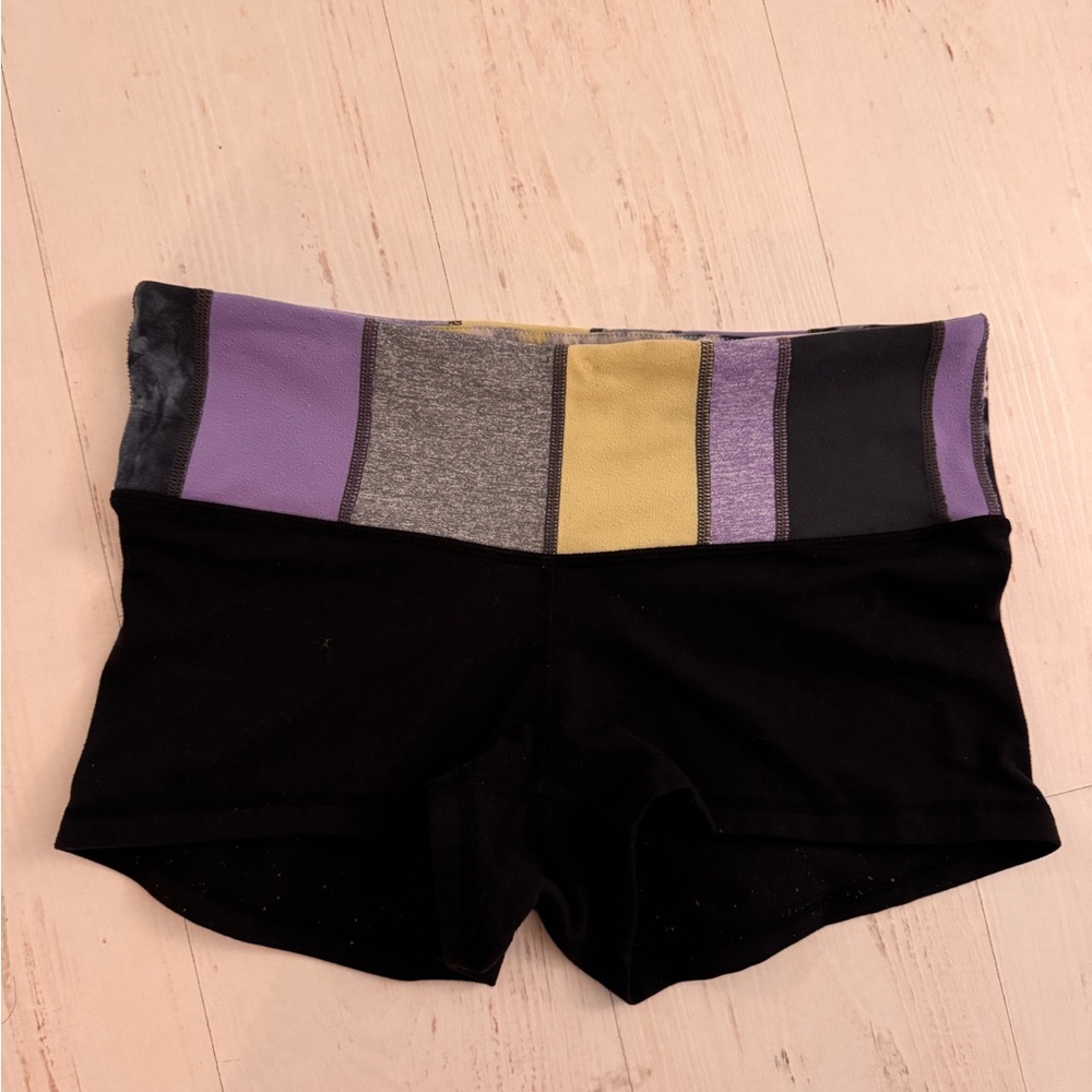 Reversible lululemon women’s shorts size 6